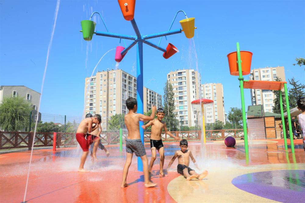YÜREĞİR BELEDİYESİ SU OYUN PARKLARI AÇILDI