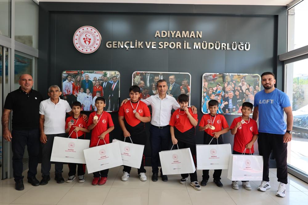 ADIYAMANLI GÜREŞÇİLERDEN TÜRKİYE ŞAMPİYONASINDA BÜYÜK BAŞARI 3 ALTIN, 2 GÜMÜŞ, 1 BRONZ MADALYA İLE DÖNDÜLER