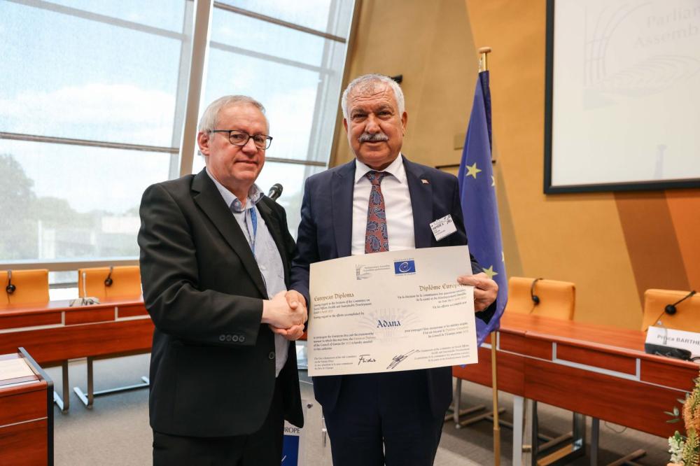 BAŞKAN ZEYDAN KARALAR, AVRUPA PARLAMENTER MECLİSİ’NDE ADANA’YI VE EVRENSEL VİZYONLARINI ANLATTI.