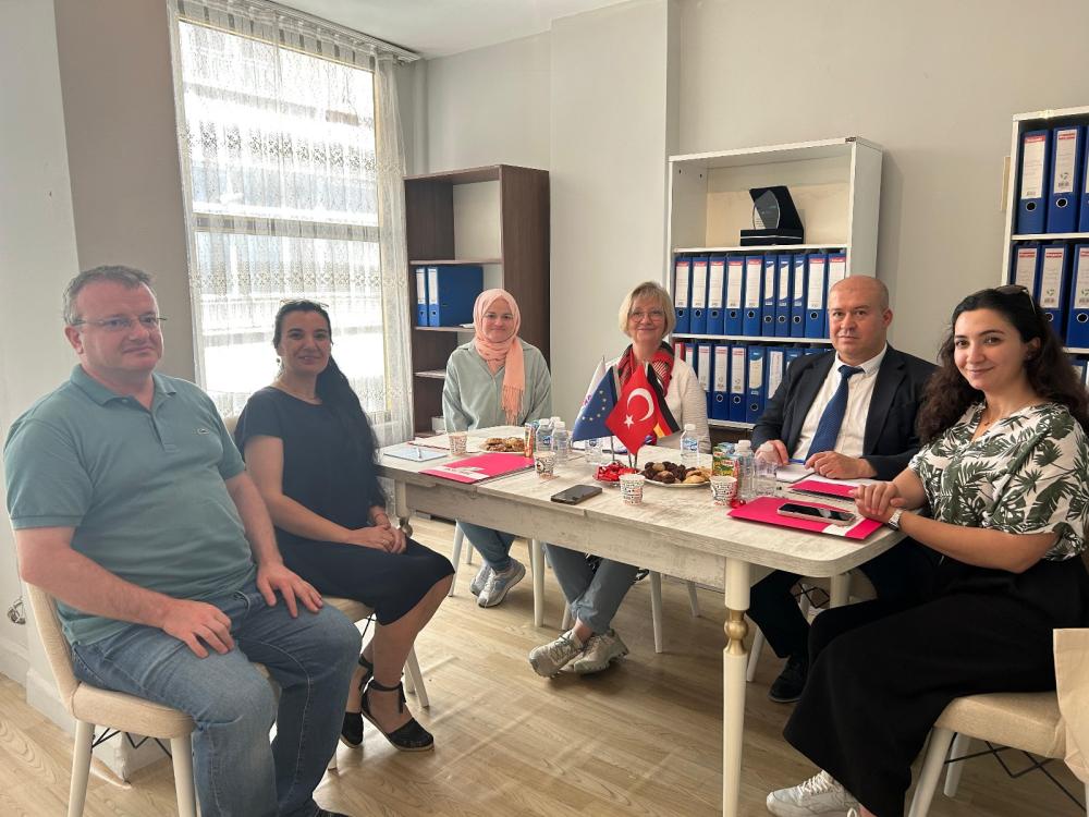 KIRSAL BÖLGELERDEKİ KADIN HAREKETİ DERNEĞİ’NE ANLAMLI ZİYARET