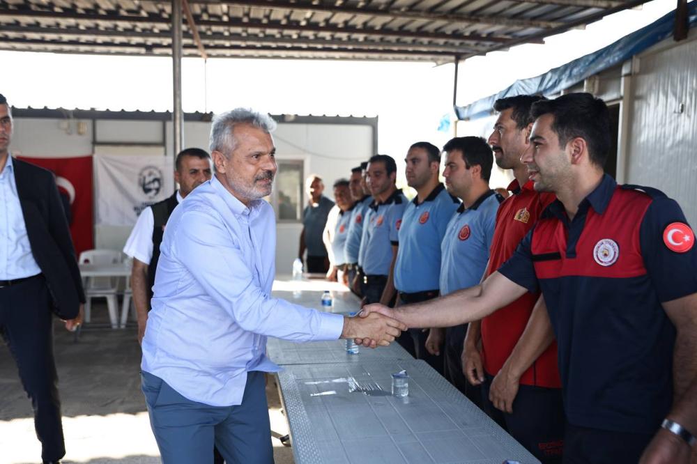 BAŞKAN ÖNTÜRK, YANGIN KAHRAMANLARINI ZİYARET ETTİ