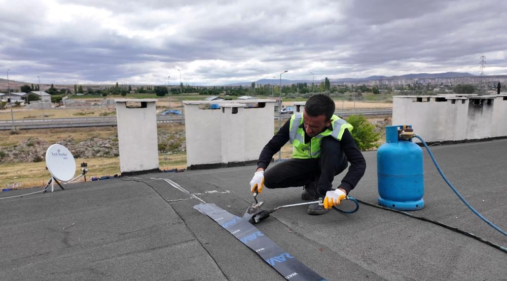 BAŞKAN BÜYÜKKILIÇ’IN TALİMATI İLE HAL ESNAFININ TALEBİNE ANINDA ÇÖZÜM