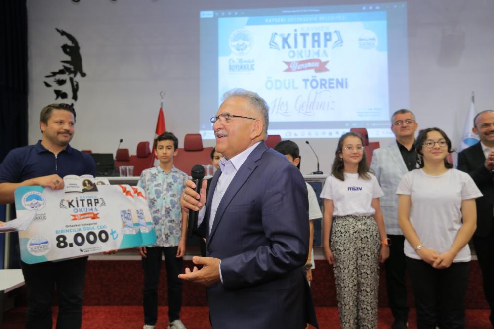 BÜYÜKŞEHİR’DE KİTAP OKUMA RÜZGÂRI ESTİ: BAŞKAN BÜYÜKKILIÇ ÖDÜLLERİ YÜZDE 25 ARTTIRDI