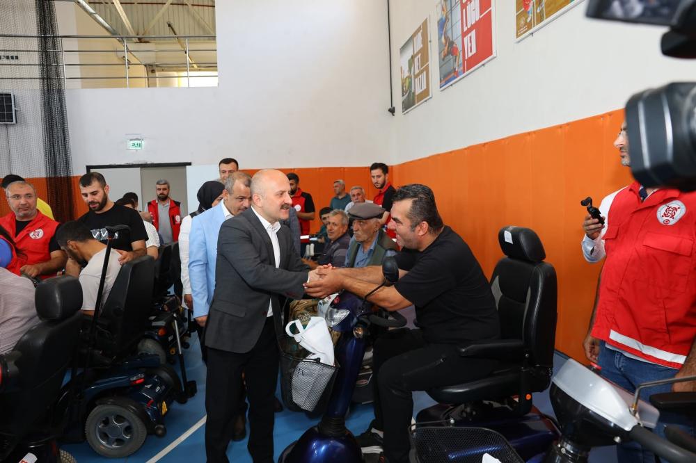 ADIYAMAN’DA 41 AKÜLÜ SANDALYE İHTİYAÇ SAHİPLERİNE TESLİM EDİLDİ