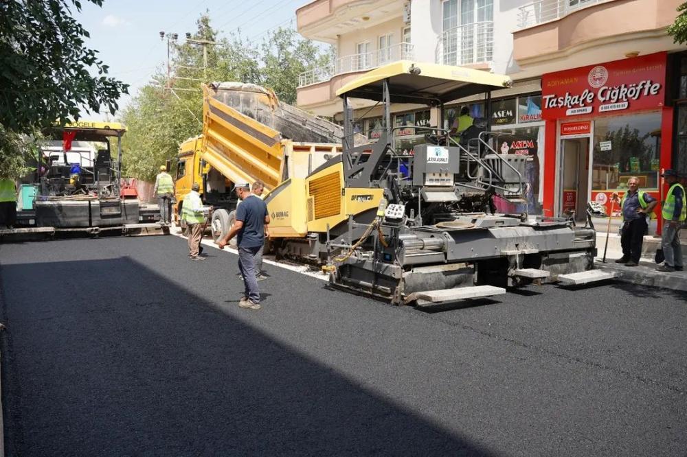 KAHTA’DA ULAŞIM ALTYAPISI YENİLENİYOR