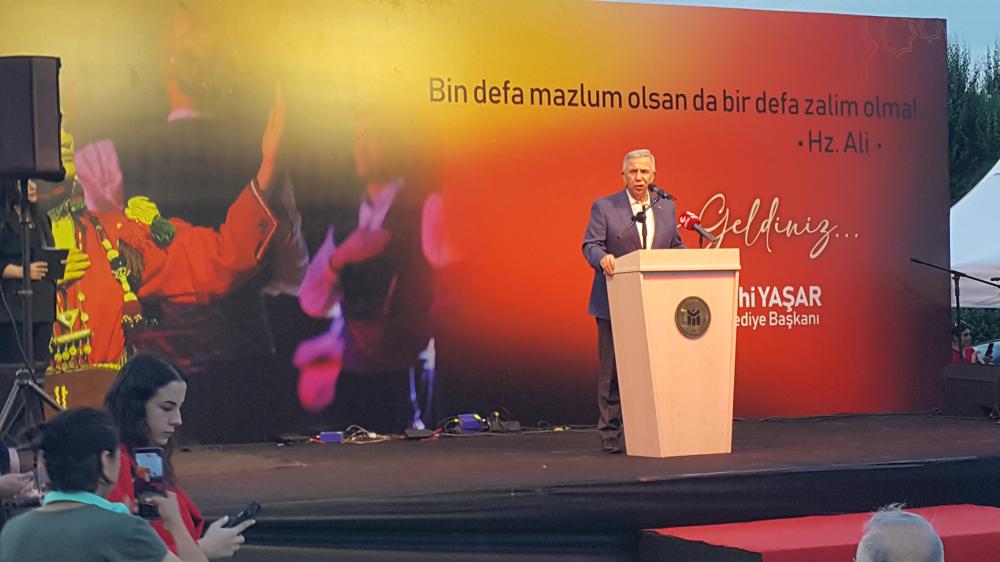 YENİMAHALLE BELEDİYESİ AŞURE DAĞITTI