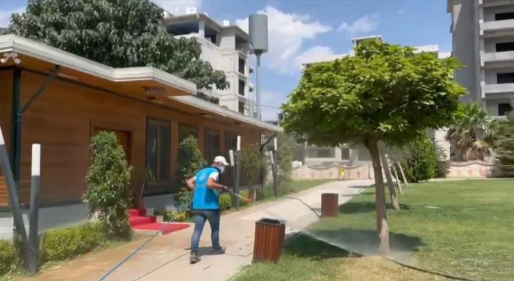 ADIYAMAN BELEDİYESİNDEN KENT MERKEZİNDEKİ PARK VE BAHÇELERE İLAÇLAMA ÇALIŞMASI