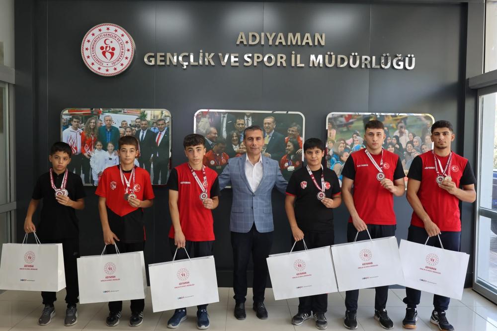 ADIYAMANLI GÜREŞÇİLERDEN TÜRKİYE ŞAMPİYONASINDA ÇİFTE ZAFER