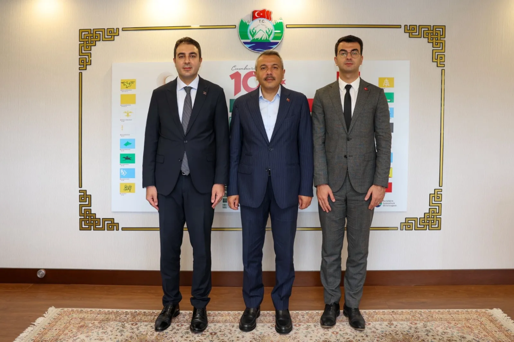 RİZE\'DE DUYGUSAL VEDA: KALKANDERE VE İKİZDERE KAYMAKAMLARI GÖREVLERİNİ TAMAMLADI