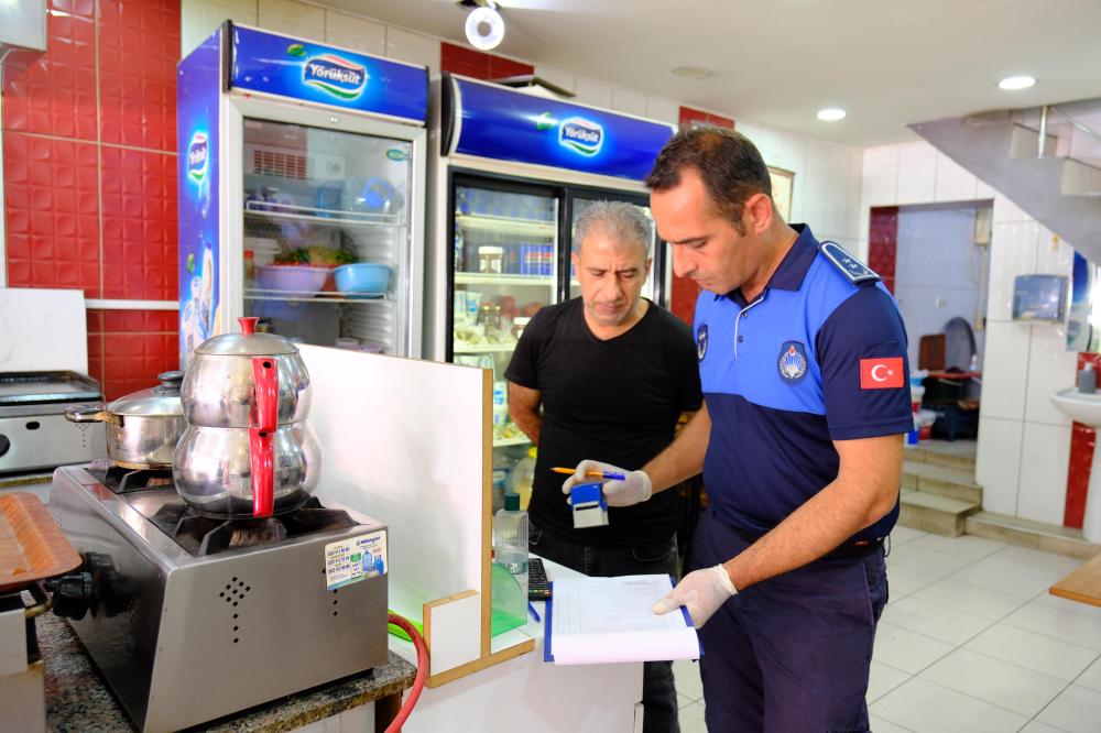 CEYHAN BELEDİYESİ ZABITA MÜDÜRLÜĞÜ’NDEN GIDA GÜVENLİĞİ DENETİMİ