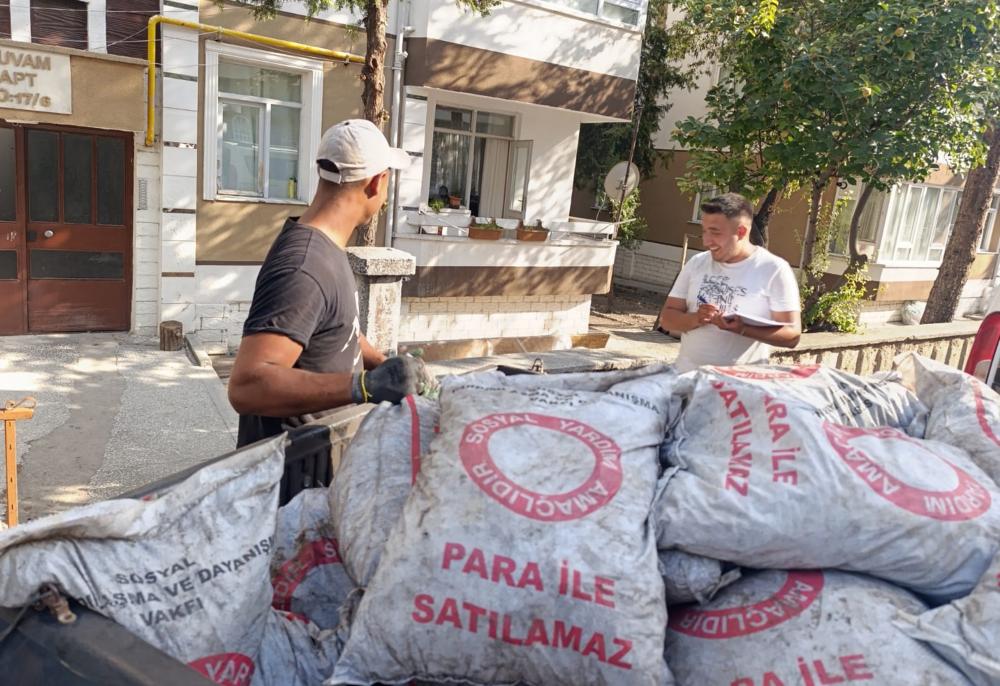 KAYMAKAMLIK, VATANDAŞIN KIŞLIK KÖMÜR İHTİYACINI ŞİMDİDEN EV EV DAĞITIYOR: