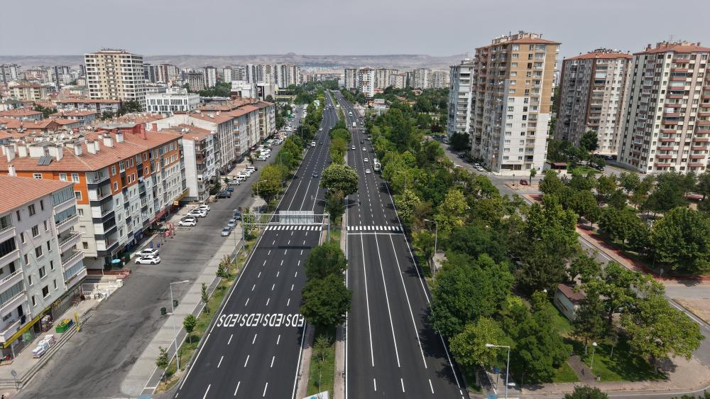 BÜYÜKŞEHİR’İN 20 MİLYON TL’LİK YATIRIMLA YENİLEDİĞİ HAVALİMANI YOLUNA VATANDAŞLARDAN TAM NOT