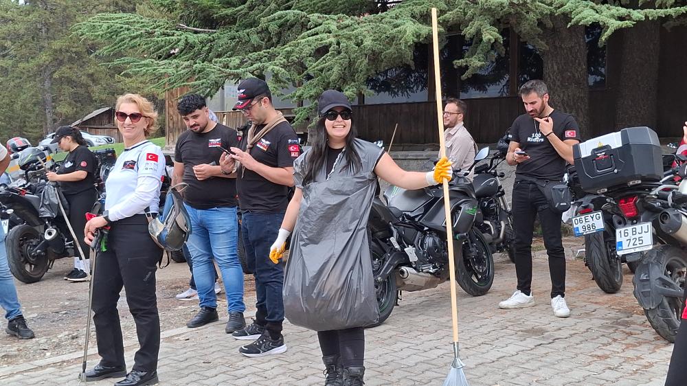 VEFA MOTORİZE DERNEĞİ ÖNCÜLÜĞÜNDE KARAGÖL YAYLASINDA, ÇÖP TOPLAMA ETKİNLİĞİ YAPILDI