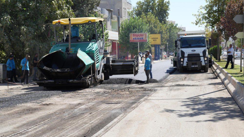 ADIYAMAN BELEDİYESİ KARAPINAR CADDESİ’NDE ASFALT ÇALIŞMALARINA BAŞLADI