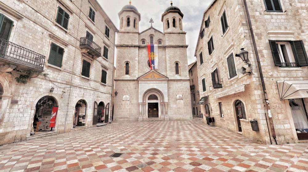 Karadağ'ın Sahil Kentlerinde Turizm Frenlendi