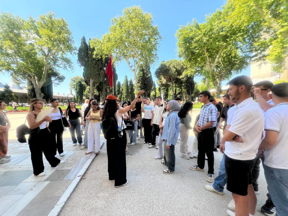 PRODES PROJESİ KAPSAMINDA ÖĞRENCİLER VE AİLELERİ İSTANBUL’UN TARİHİ VE KÜLTÜREL MİRASINI KEŞFETTİ