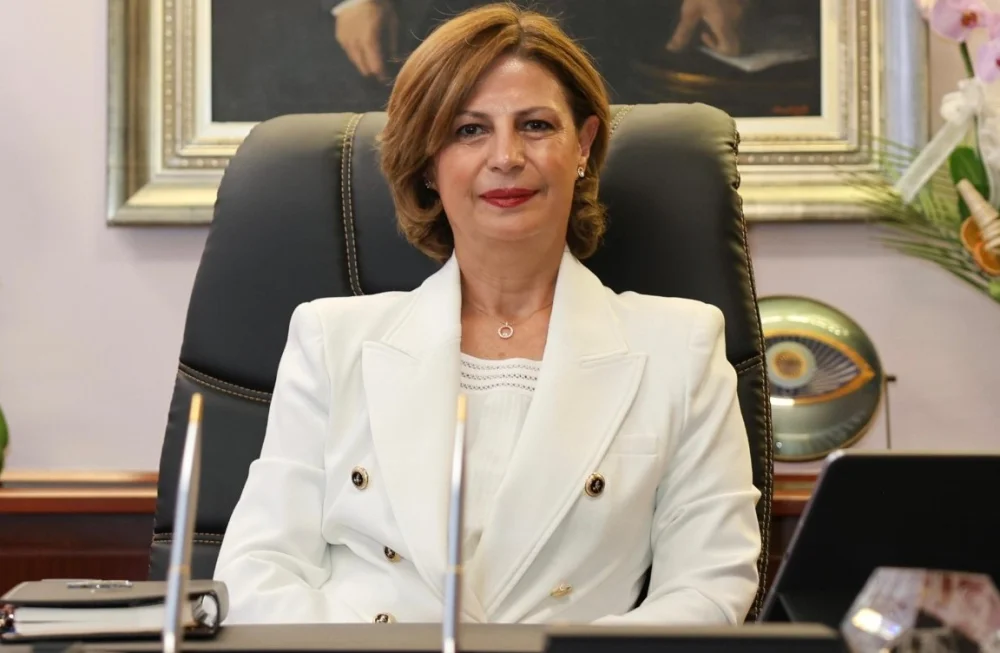 BÜYÜKŞEHİR BELEDİYE BAŞKANI AYŞE ÜNLÜCE YENİ PARTİ’YE KATILDI
