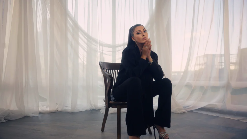YAĞMUR TAŞ’TAN “SANA İNAT” ÇIKIŞI