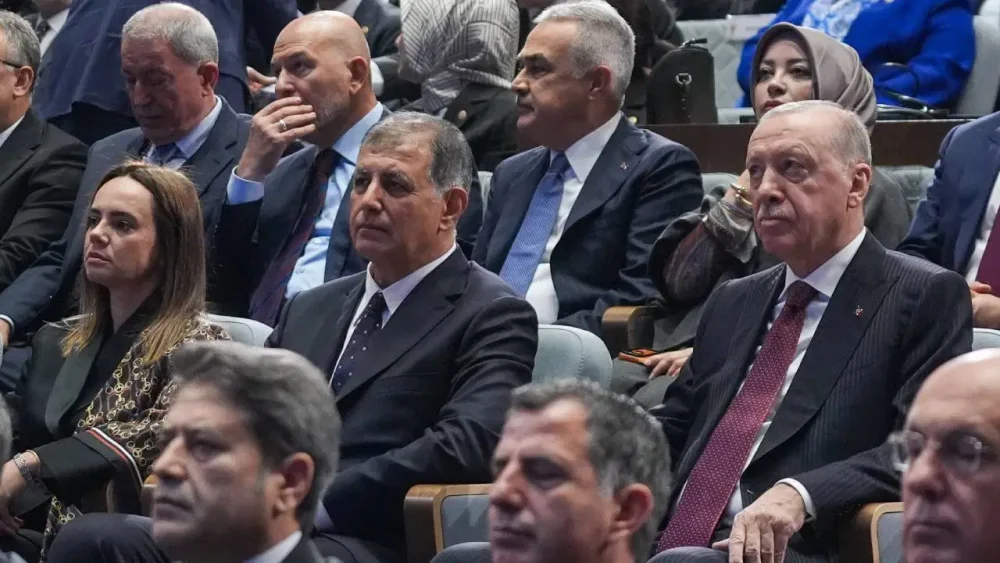 CEMİL TUGAY VE CUMHURBAŞKANI ERDOĞAN YAN YANA OTURDU