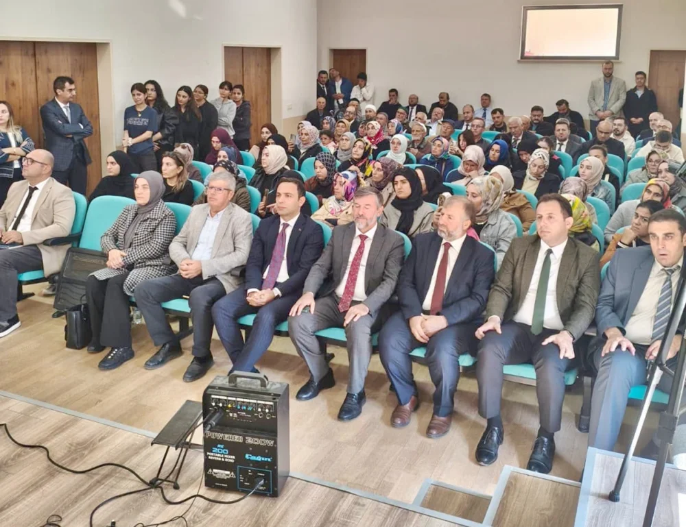 GELİBOLU ANADOLU İMAM HATİP LİSESİ'NDE MEVLİD-İ NEBİ PROGRAMI DÜZENLENDİ