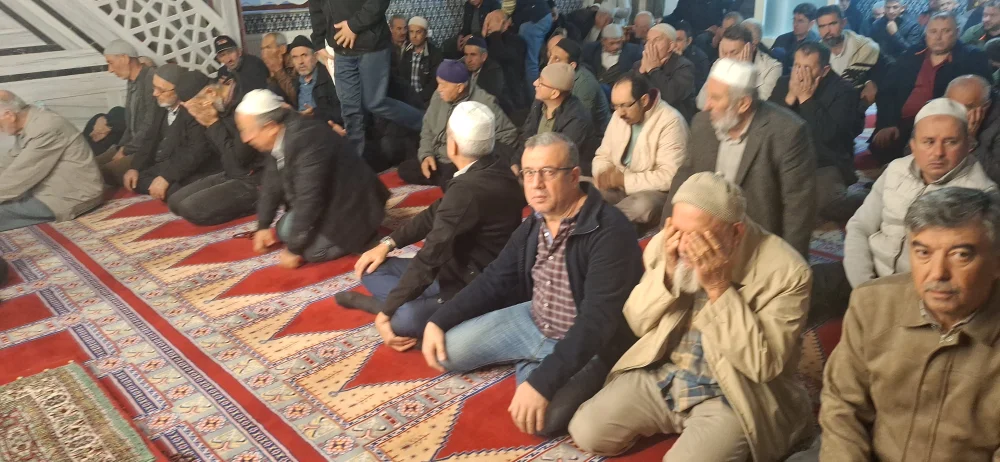BEYPAZARI’NDA VATANDAŞLAR SABAH NAMAZINDA ILIMAN CAMİNDE BULUŞTU